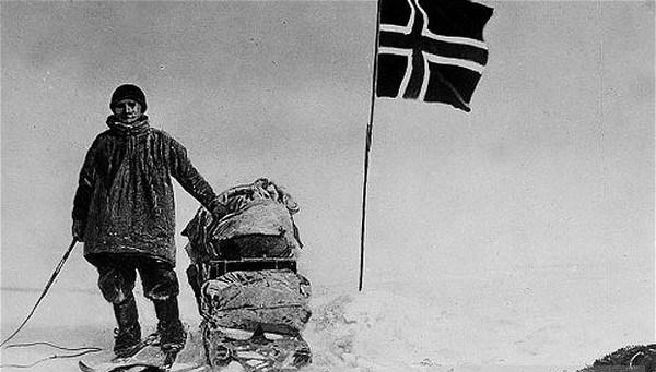 14/12/1911 - Đội của Roald Amundsen trở thành những người đầu tiên đi đến Nam Cực