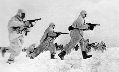 19/11/1942 - Hồng quân Liên Xô phản công và bao vây quân Đức tại Stalingrad
