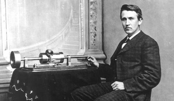 29/11/1877 - Thomas Edison cho ra mắt phát minh đầu tiên của mình - máy hát quay tay