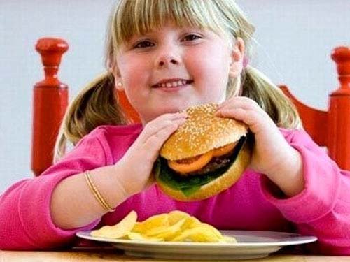 Ăn nhiều đồ ăn nhanh, chỉ số IQ trẻ em thấp