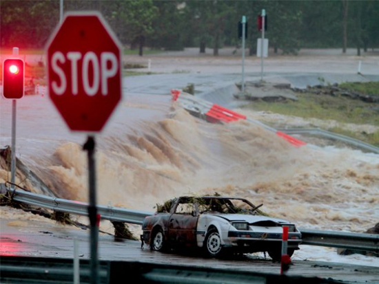 Australia huy động quân đội tham gia chống lũ lụt