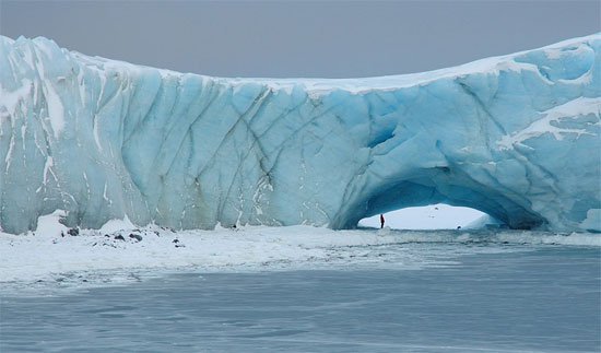 Băng ở Nam Cực đang tan chảy từ dưới đáy băng