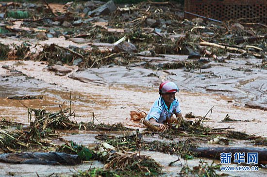 Bão Fanapi đổ bộ vào Quảng Đông, 13 người thiệt mạng