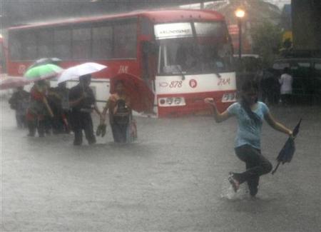 Bão lụt tàn phá kinh hoàng thủ đô Philippines