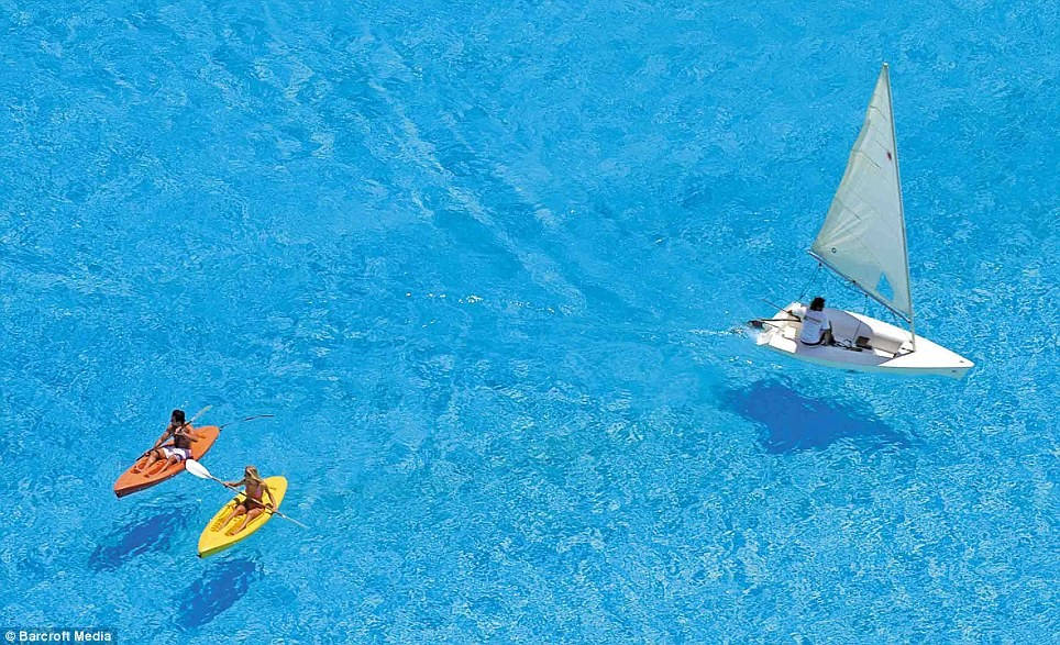 Bể bơi lớn nhất thế giới thừa chỗ lướt thuyền buồm