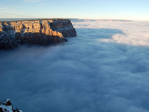 Biển sương mù phủ quanh hẻm núi Grand Canyon