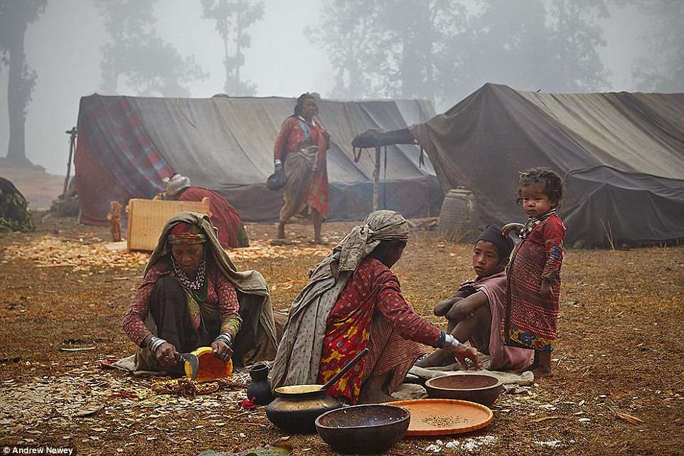 Bộ tộc vẫn sống như thời nguyên thủy ở Nepal