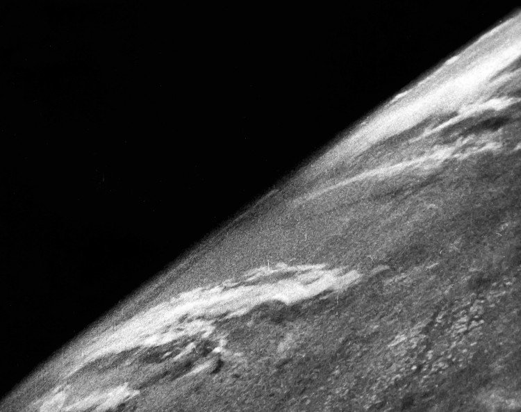 Bức ảnh đầu tiên chụp Trái đất từ tên lửa 70 năm trước