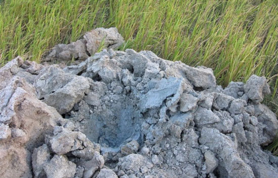 Bùn phun trào ở Ninh Thuận có thể tắm được