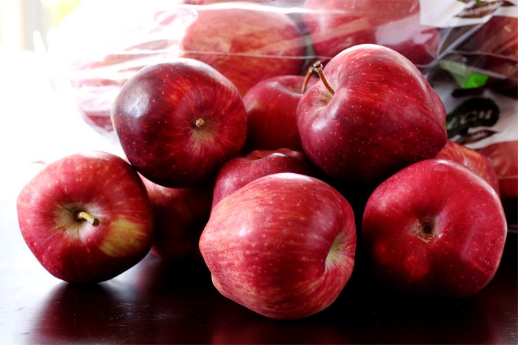 Cách cực hay kiểm tra xem táo có bị phun hóa chất độc hại hay không
