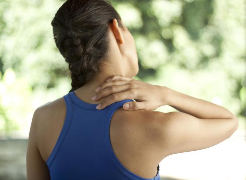 Cách đơn giản phòng trị đau cổ gáy, đau lưng