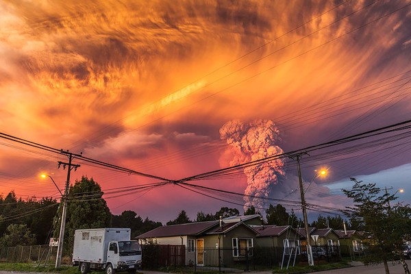 Cận cảnh núi lửa Chile đang phun trào khiến bạn hết hồn
