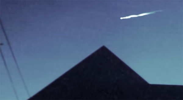 Cận cảnh quả cầu lửa bí ẩn trên bầu trời Mỹ