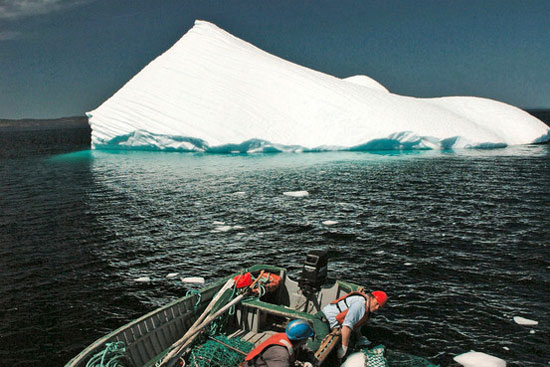 Canada: Khai thác nước sạch từ núi băng trôi