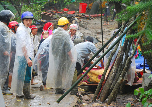 Cảnh lũ quét hoang tàn 12 người chết ở Sapa