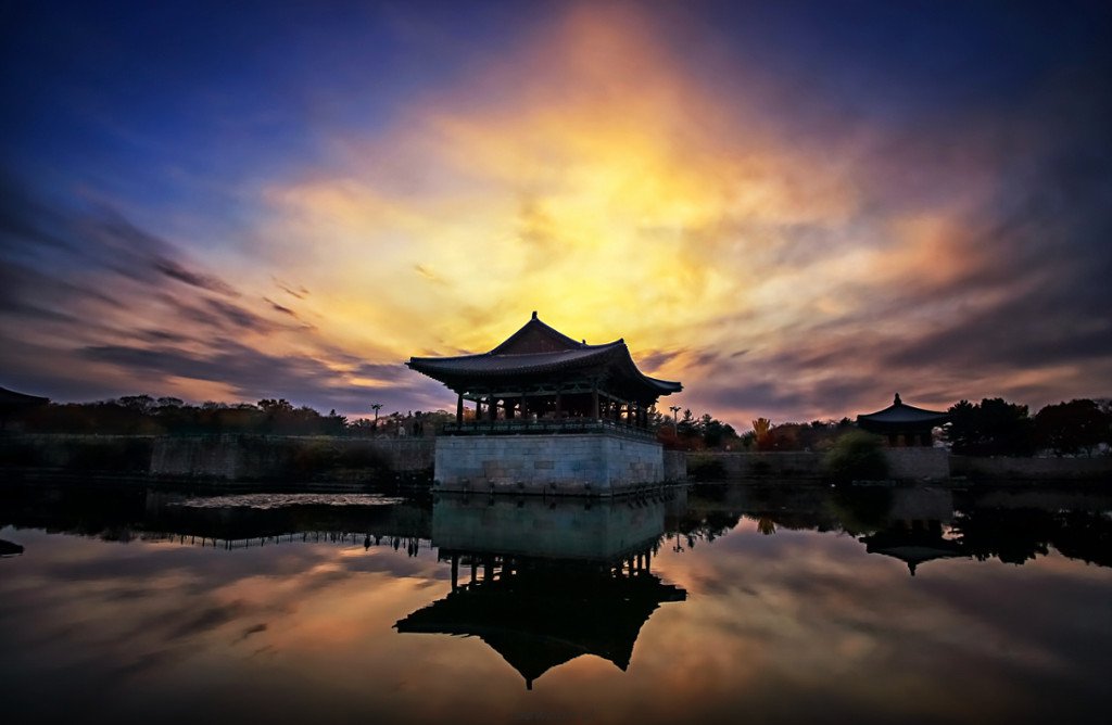 Cảnh thần tiên phản chiếu trên mặt nước ở Hàn Quốc