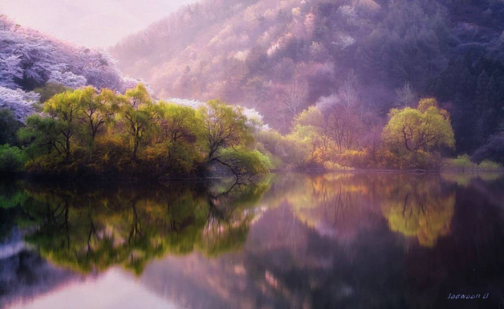 Cảnh thần tiên phản chiếu trên mặt nước ở Hàn Quốc