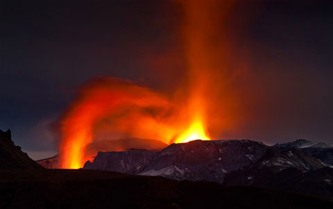 Cảnh tượng chưa từng thấy về núi lửa tại Iceland