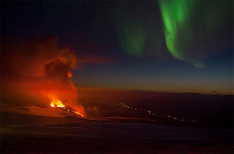 Cảnh tượng chưa từng thấy về núi lửa tại Iceland