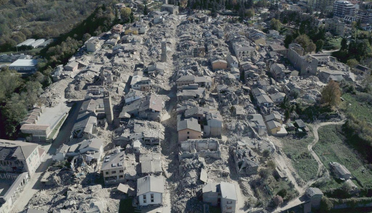 Cảnh tượng tan hoang sau trận động đất ở Italy