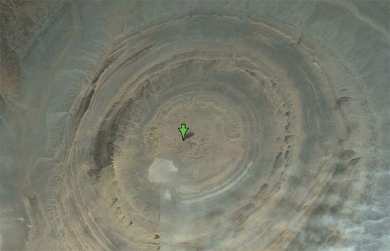 Cấu trúc kỳ lạ trên sa mạc Sahara