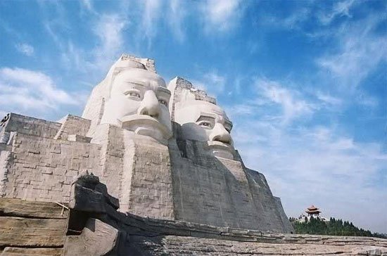 Choáng ngợp ngắm 7 bức tượng cao nhất thế giới