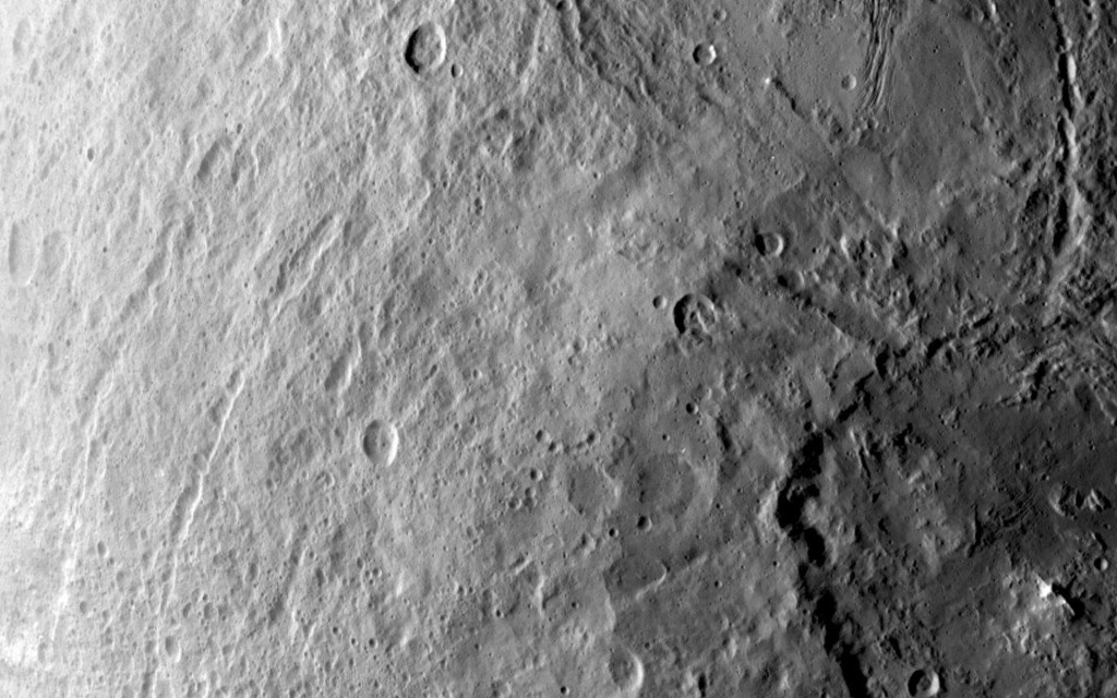 Chùm ảnh đẹp hiếm thấy về hành tinh lùn Ceres