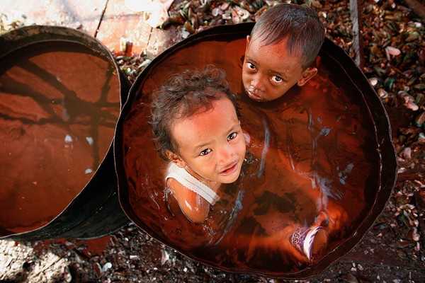 Chùm ảnh kinh hoàng về tình hình cạn kiệt nước sạch trên toàn thế giới