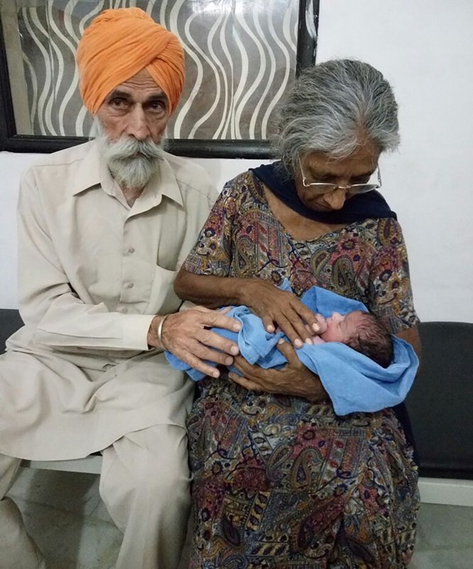 Chuyện lạ: Cụ bà Ấn Độ 70 tuổi sinh con đầu lòng