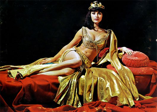 Cleopatra – Người phụ nữ đầu tiên “chế tác” đồ chơi tình dục?