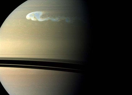 Cơn bão kèm sấm sét trên sao Thổ giải phóng nhiệt lượng cực lớn