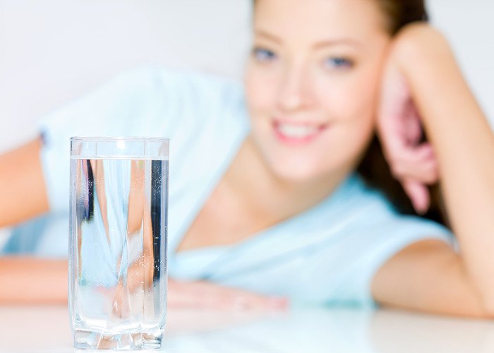Công thức giúp bạn biết mình cần uống bao nhiêu nước mỗi ngày