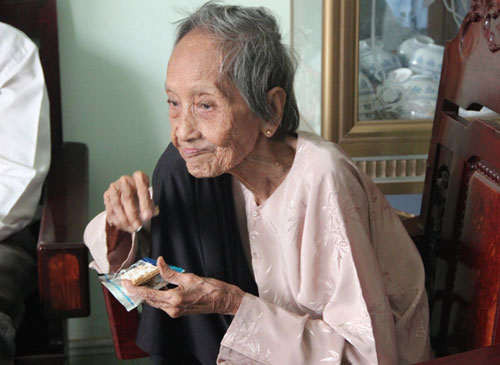 Cụ bà 121 tuổi lập kỷ lục người cao tuổi nhất Việt Nam