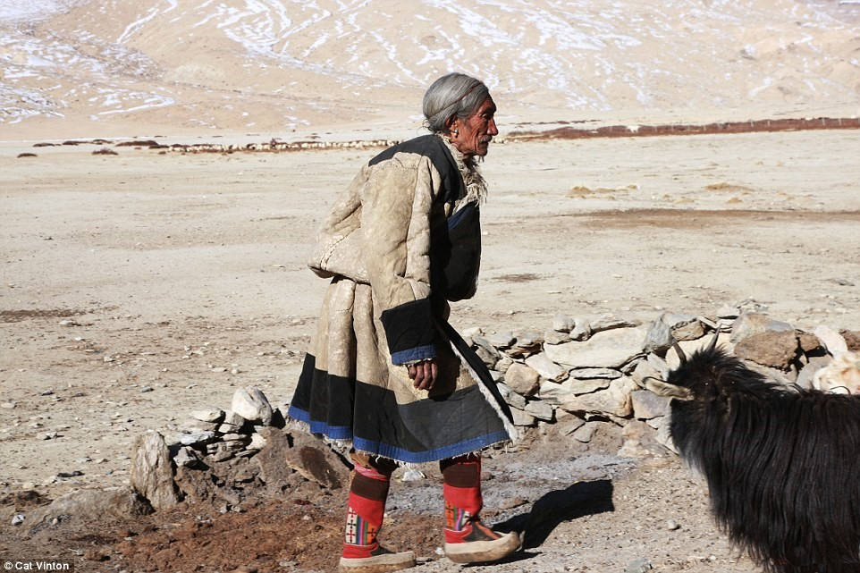 Cuộc sống không tiền, không công nghệ của bộ tộc trên dãy Himalaya