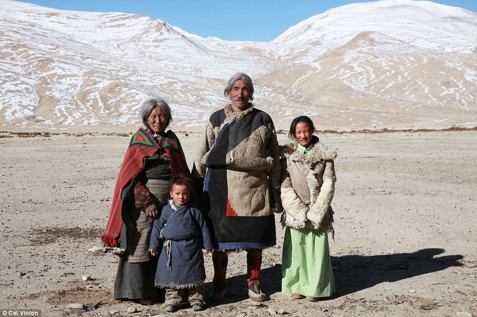 Cuộc sống không tiền, không công nghệ của bộ tộc trên dãy Himalaya