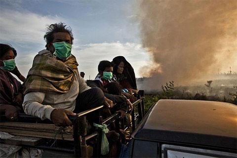 Cuộc sống trong biển khói tại Indonesia
