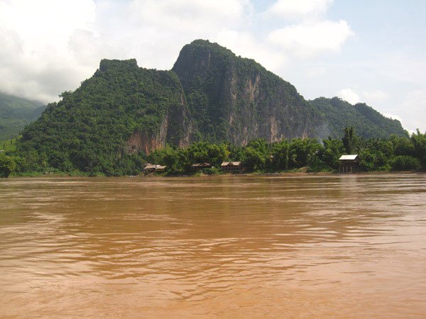Đập sông Mekong ảnh hưởng bữa ăn của hàng triệu người