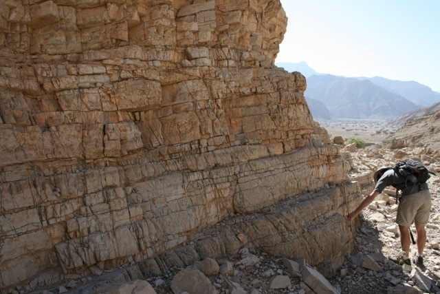 Dãy đá cổ ở Oman tiết lộ vì sao sự sống phục hồi chậm trên Trái đất