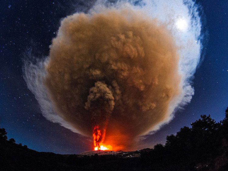 Điều gì xảy ra nếu 1500 núi lửa trên Trái Đất cùng phun trào