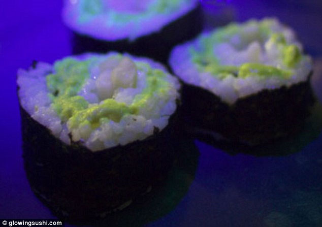 Độc đáo món sushi làm từ cá phát sáng