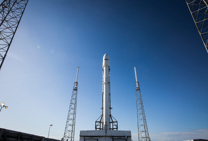 Dời lại sáng ngày 26/02 SpaceX phóng tên lửa Falcon 9 và đáp về Trái Đất