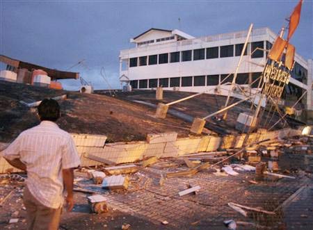 Động đất mạnh ở Indonesia gây sóng thần cao 3m