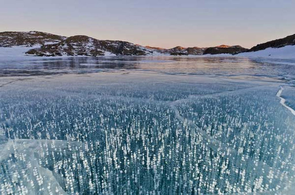 Đứng hình trước vẻ đẹp lạnh giá của những hồ nước bị đóng băng