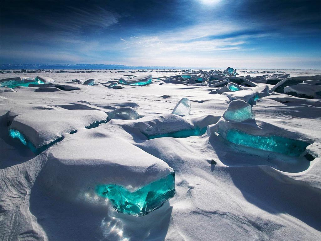 Đứng hình trước vẻ đẹp lạnh giá của những hồ nước bị đóng băng