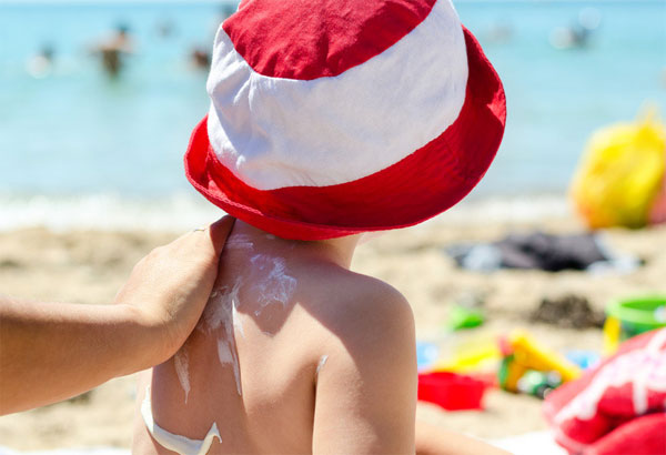Dùng kem chống nắng khi bé có thể ngăn ung thư về sau