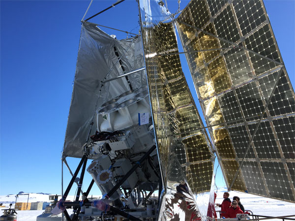Dùng khí cầu đưa kính thiên văn lên cao quan sát dấu vết Big Bang