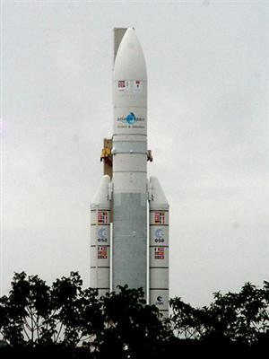 Gắn cờ Việt Nam lên tên lửa phóng VINASAT-2