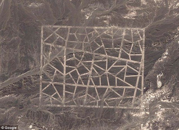 Giải mã biểu tượng bí ẩn trên sa mạc Gobi, Trung Quốc