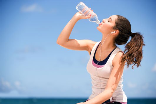 Giữ cơ thể khỏi mất nước trong mùa hè