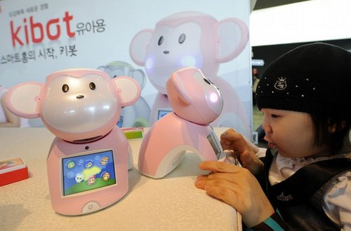Hàn Quốc trình làng robot Kibot chơi với trẻ em